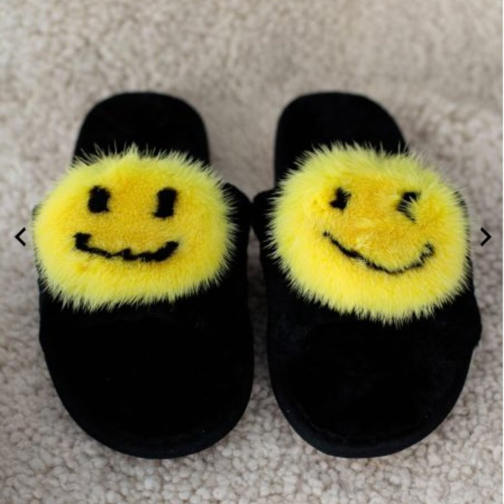 Cosy shearling slippers with mink smiley face